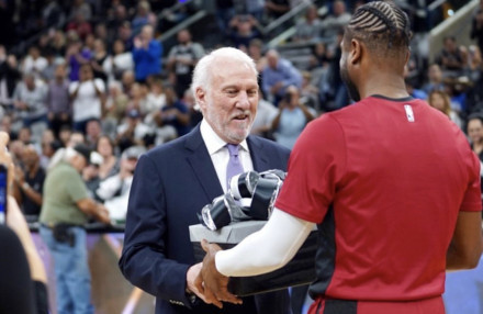 也为他赢得 也为他赢得